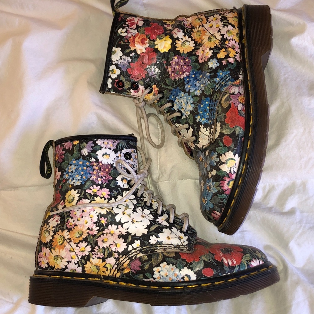 MIE Dr. Martens Sienna Miller Floral uk6 us8